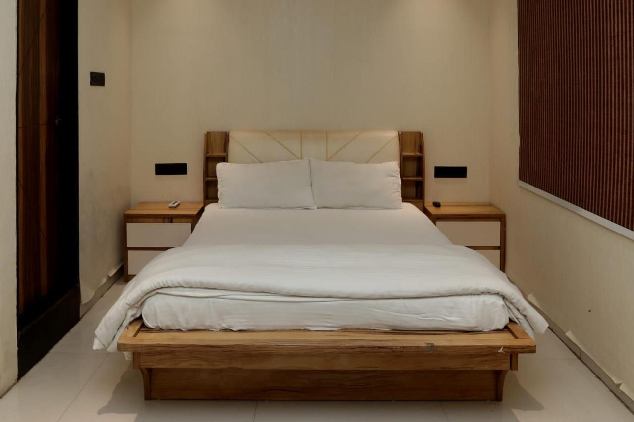 Stay10 Luxury Service Apartment Indore Eksteriør billede
