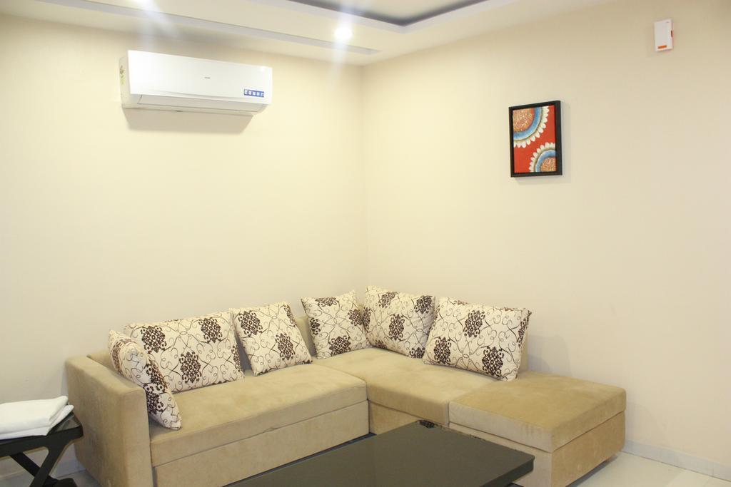 Stay10 Luxury Service Apartment Indore Eksteriør billede