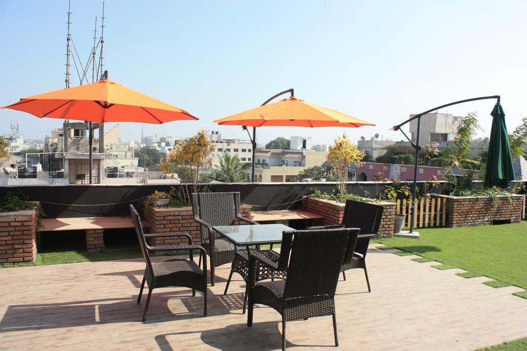 Stay10 Luxury Service Apartment Indore Eksteriør billede