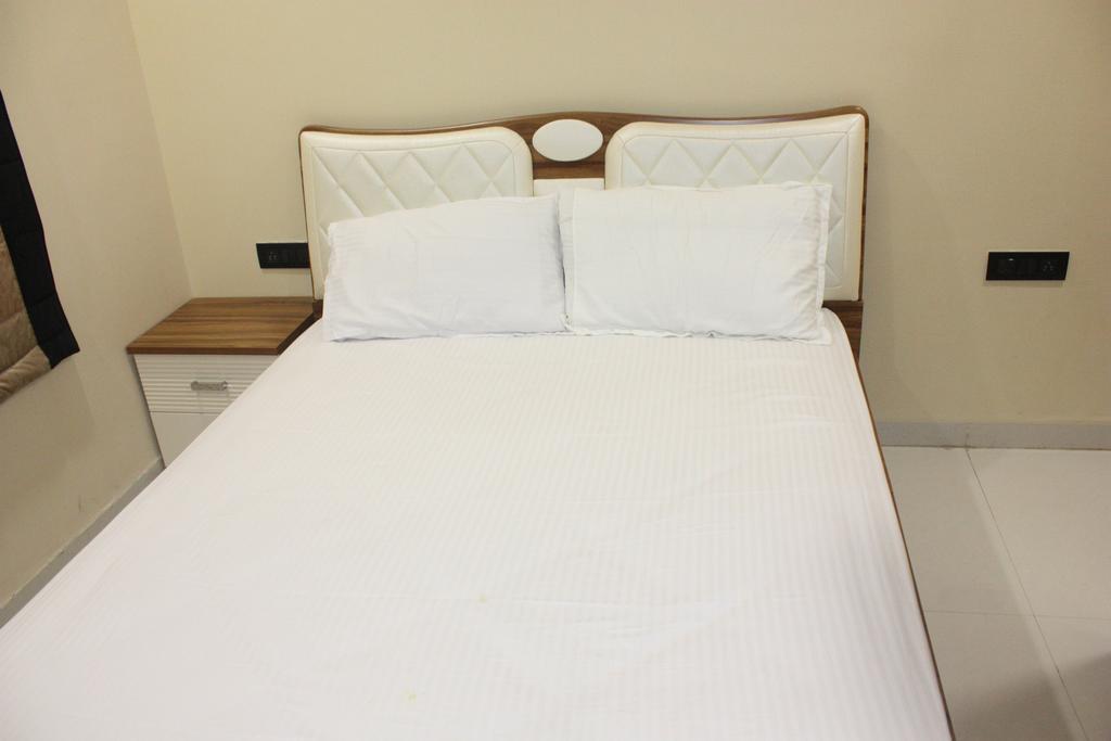 Stay10 Luxury Service Apartment Indore Eksteriør billede